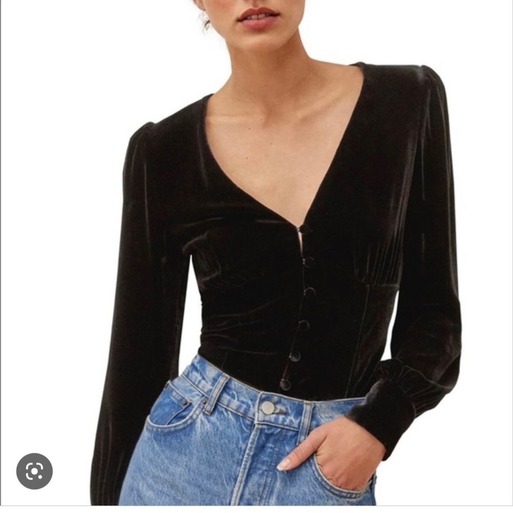 New without tags. Never been worn Black reformation seraphine velvet top Size 14
